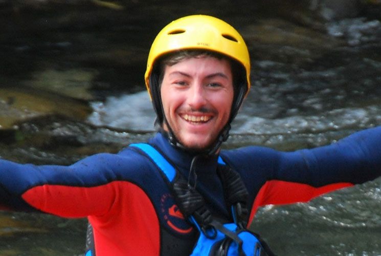 Antoine stagiaire sports eaux vives loisirs aventures rafting à Saint Lary